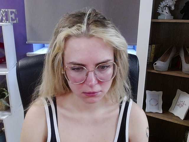 soft-zoey's BongaCams show and profile