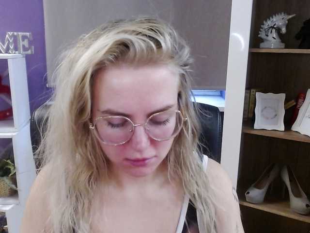 soft-zoey's BongaCams show and profile