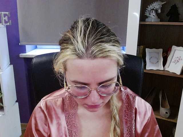 soft-zoey's BongaCams show and profile