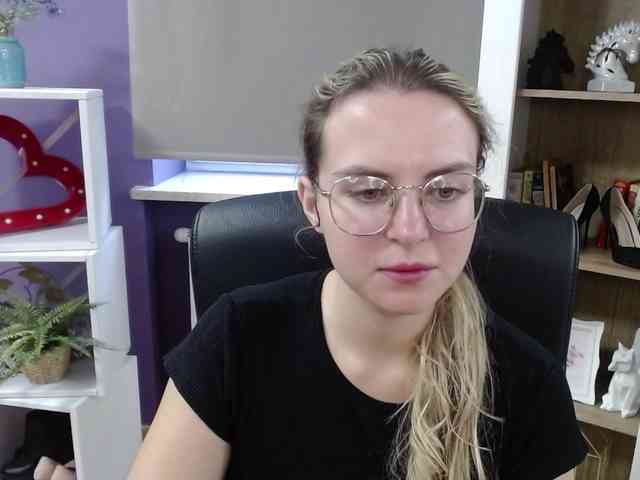 Soft-Zoey webcam