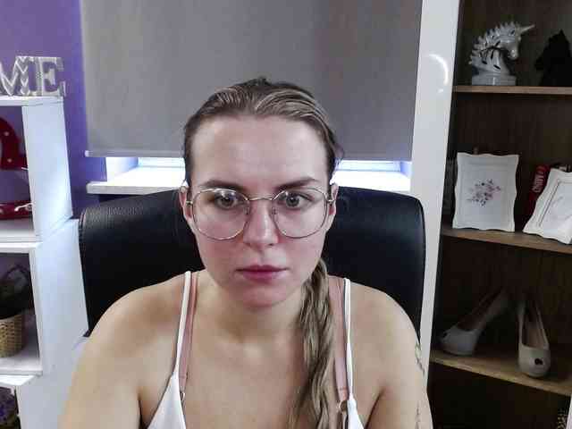 Soft-Zoey webcam