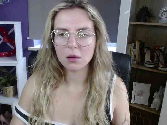 Soft-Zoey webcam