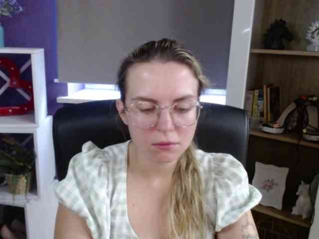 Soft-Zoey webcam