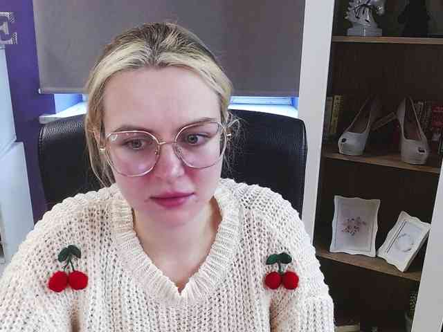 Soft-Zoey webcam