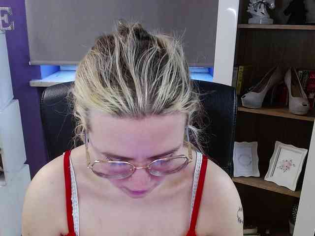Soft-Zoey webcam