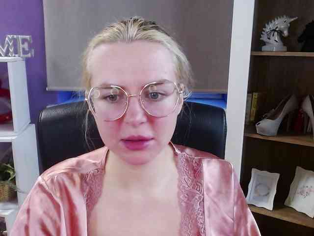 Soft-Zoey webcam