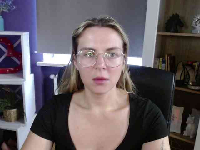 Soft-Zoey webcam