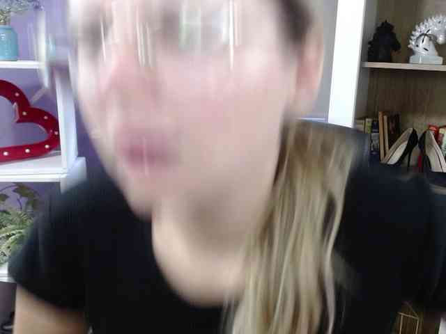 Soft-Zoey webcam