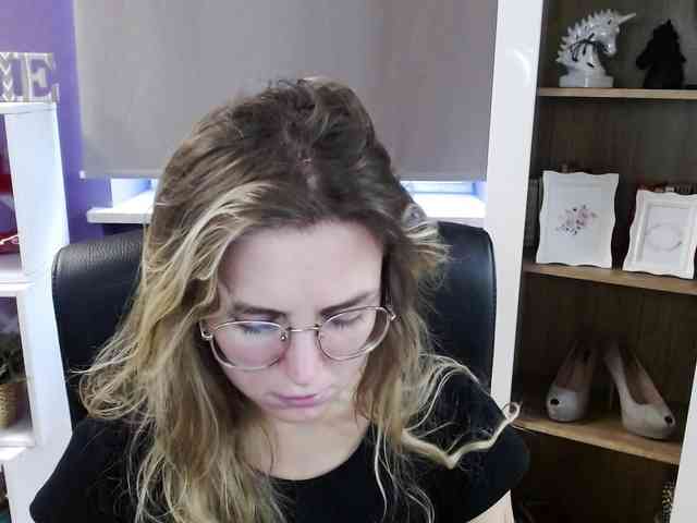 Soft-Zoey webcam