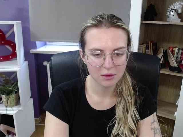 Soft-Zoey webcam