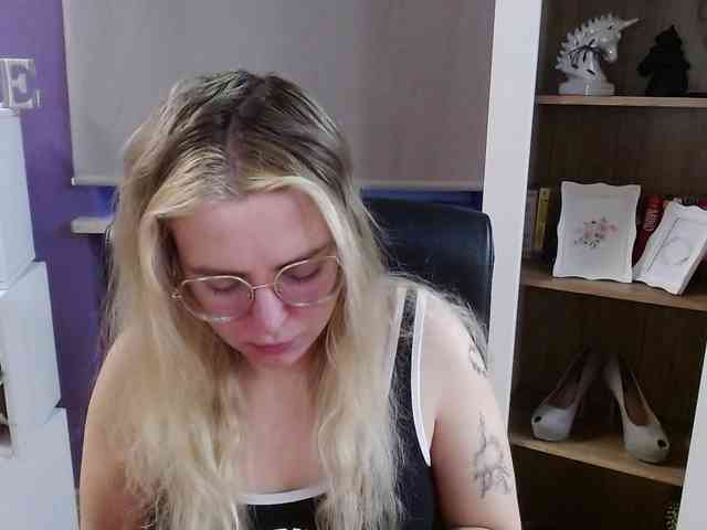 Soft-Zoey webcam