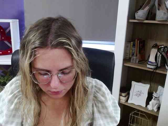 Soft-Zoey webcam