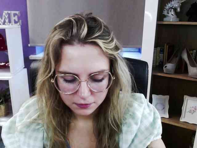 Soft-Zoey webcam