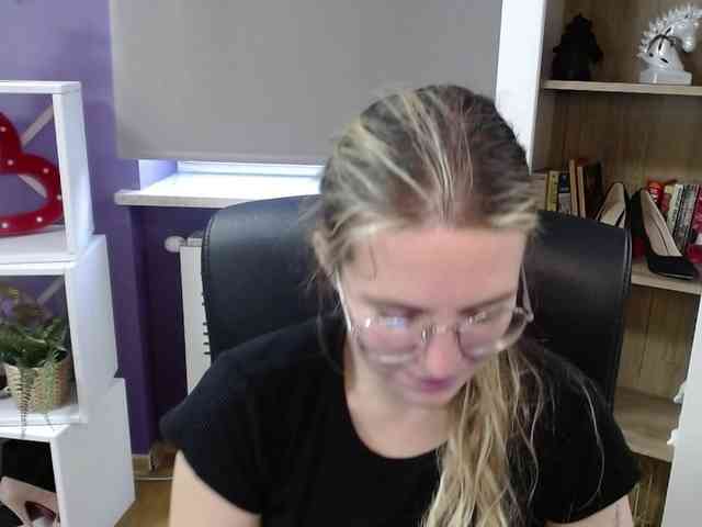 Soft-Zoey webcam