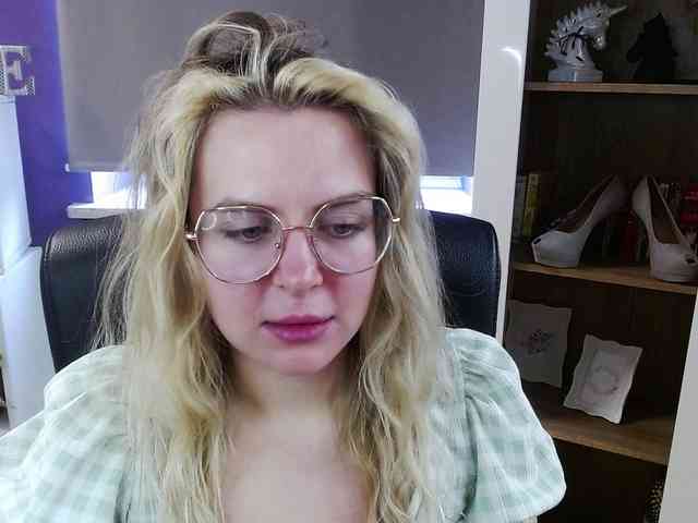 Soft-Zoey webcam