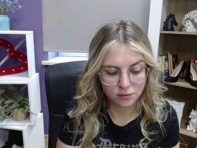 Soft-Zoey webcam