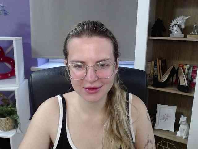 Soft-Zoey webcam
