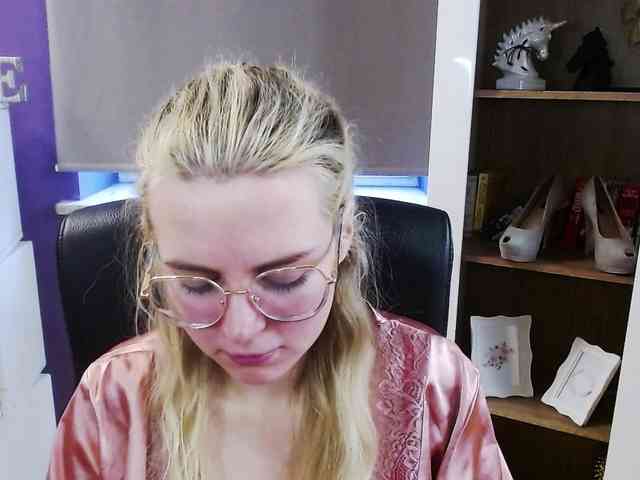 Soft-Zoey webcam