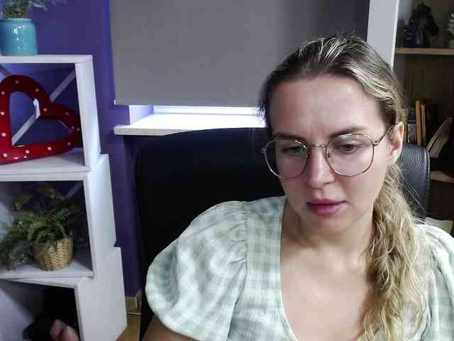 Soft-Zoey webcam
