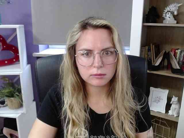 Soft-Zoey webcam