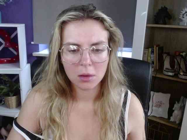 Soft-Zoey webcam