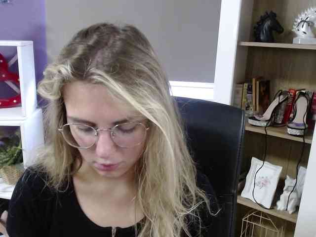 Soft-Zoey webcam