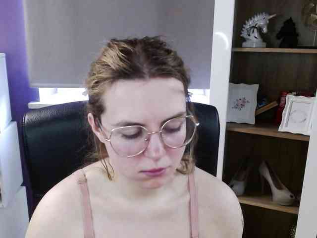 soft-zoey Live Webcam on BongaCams