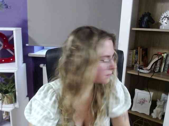 Soft-Zoey webcam