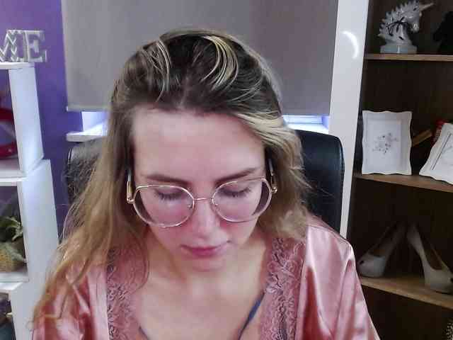 Soft-Zoey webcam