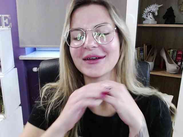 Soft-Zoey webcam