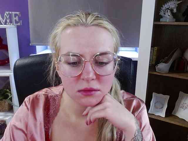 Soft-Zoey webcam