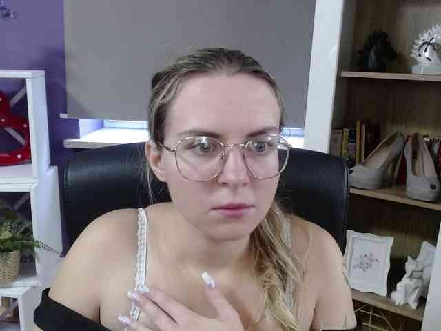 Soft-Zoey webcam