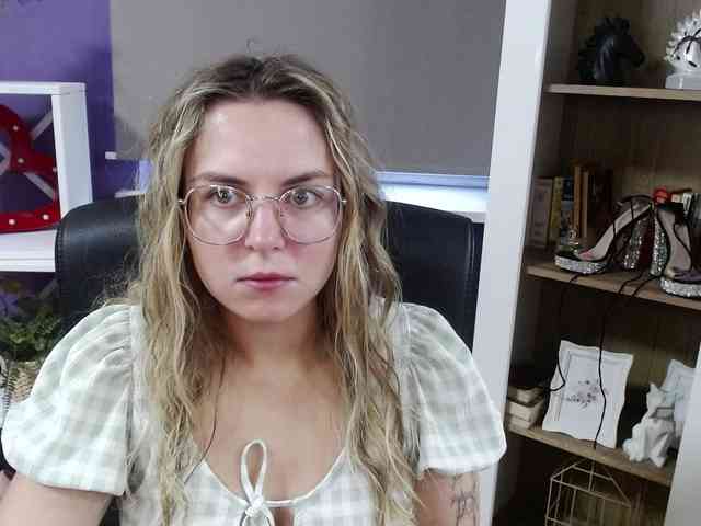 Soft-Zoey webcam