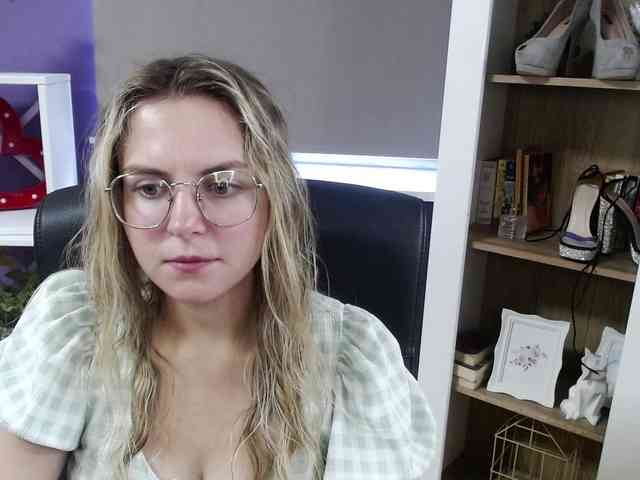 Soft-Zoey webcam