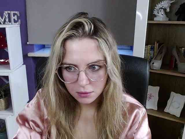 Soft-Zoey webcam