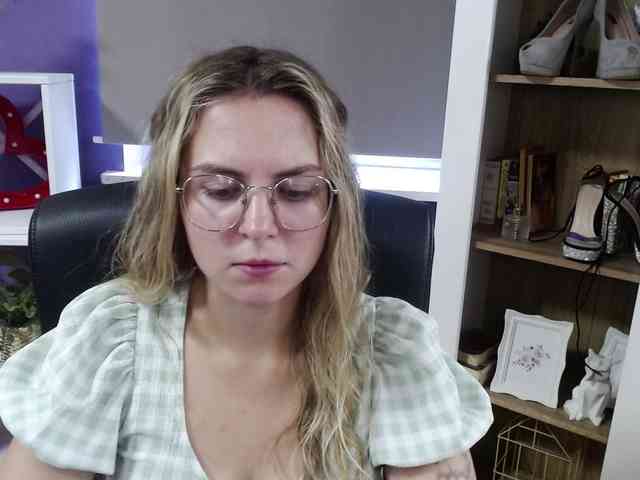 Soft-Zoey webcam