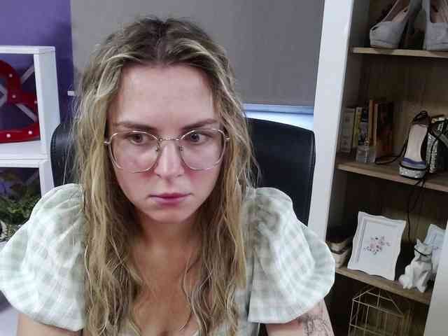 Soft-Zoey webcam