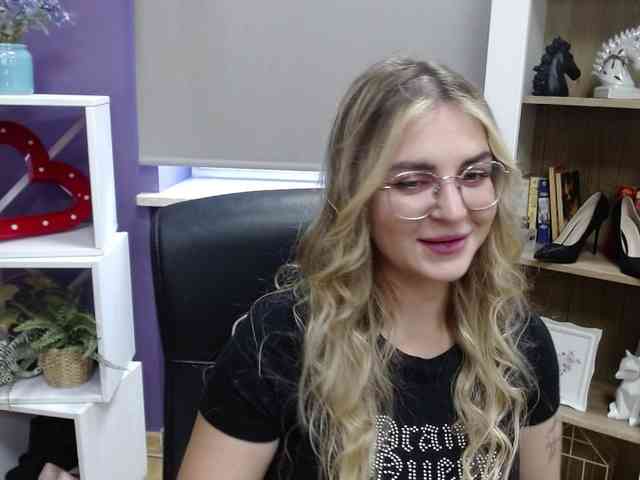 Soft-Zoey webcam