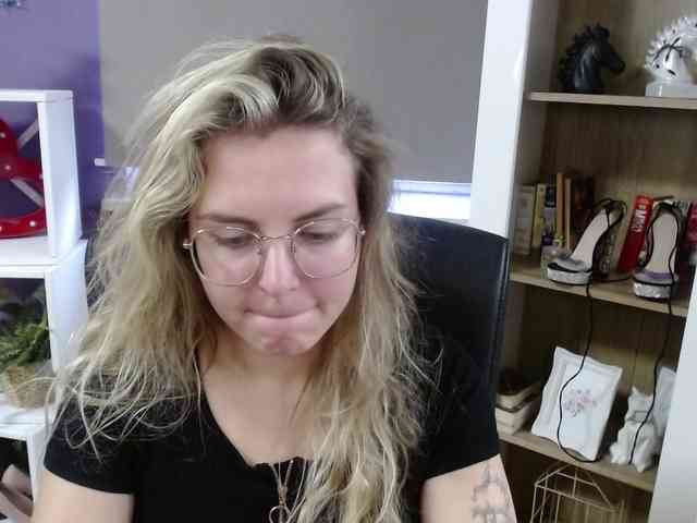 Soft-Zoey webcam