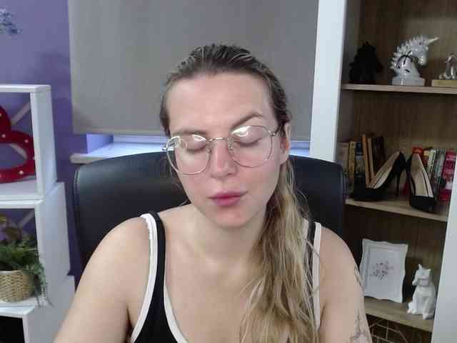 Soft-Zoey webcam