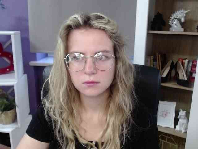 Soft-Zoey webcam