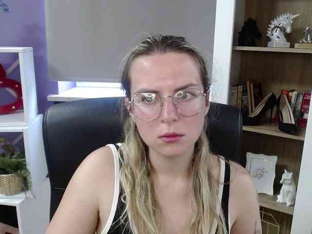 Soft-Zoey webcam