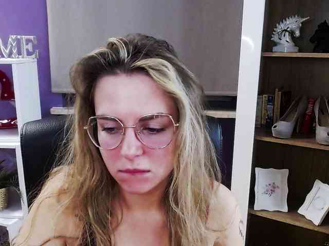 Soft-Zoey webcam
