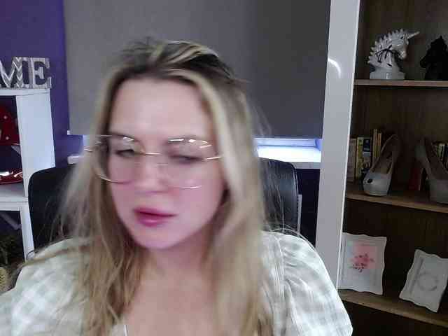 Soft-Zoey webcam