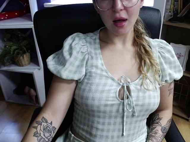 Soft-Zoey webcam