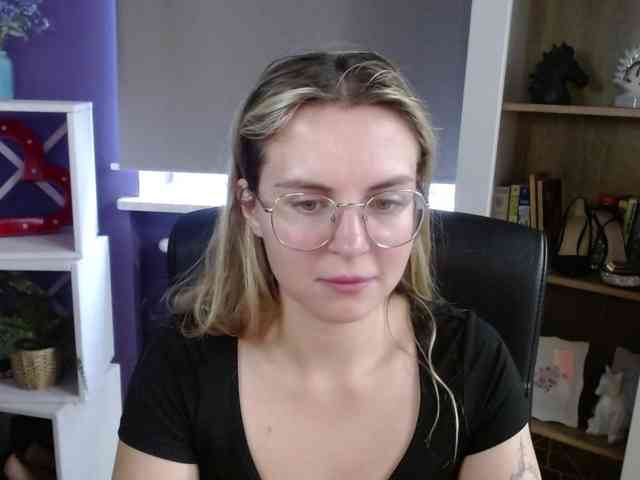 Soft-Zoey webcam