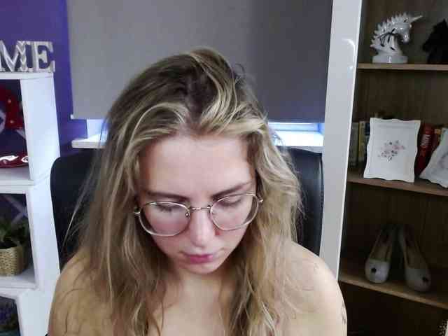 Soft-Zoey webcam