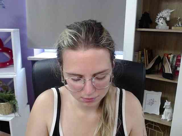 Soft-Zoey webcam