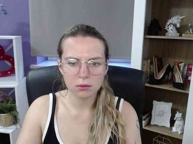 Soft-Zoey webcam