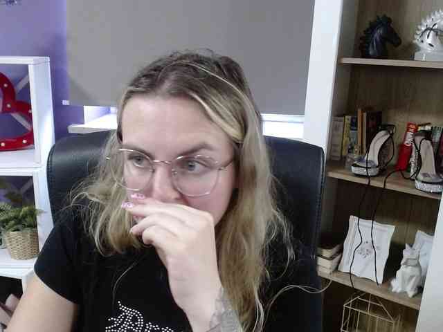 Soft-Zoey webcam